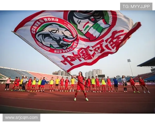 出警时意外邂逅足球明星视频引发热议球迷纷纷点赞